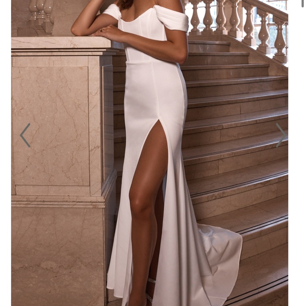 SHOW PO “YNES BRIDAL GOWN - OFF SHOULDER CORSET SPLIT GOWN IN IVORY”